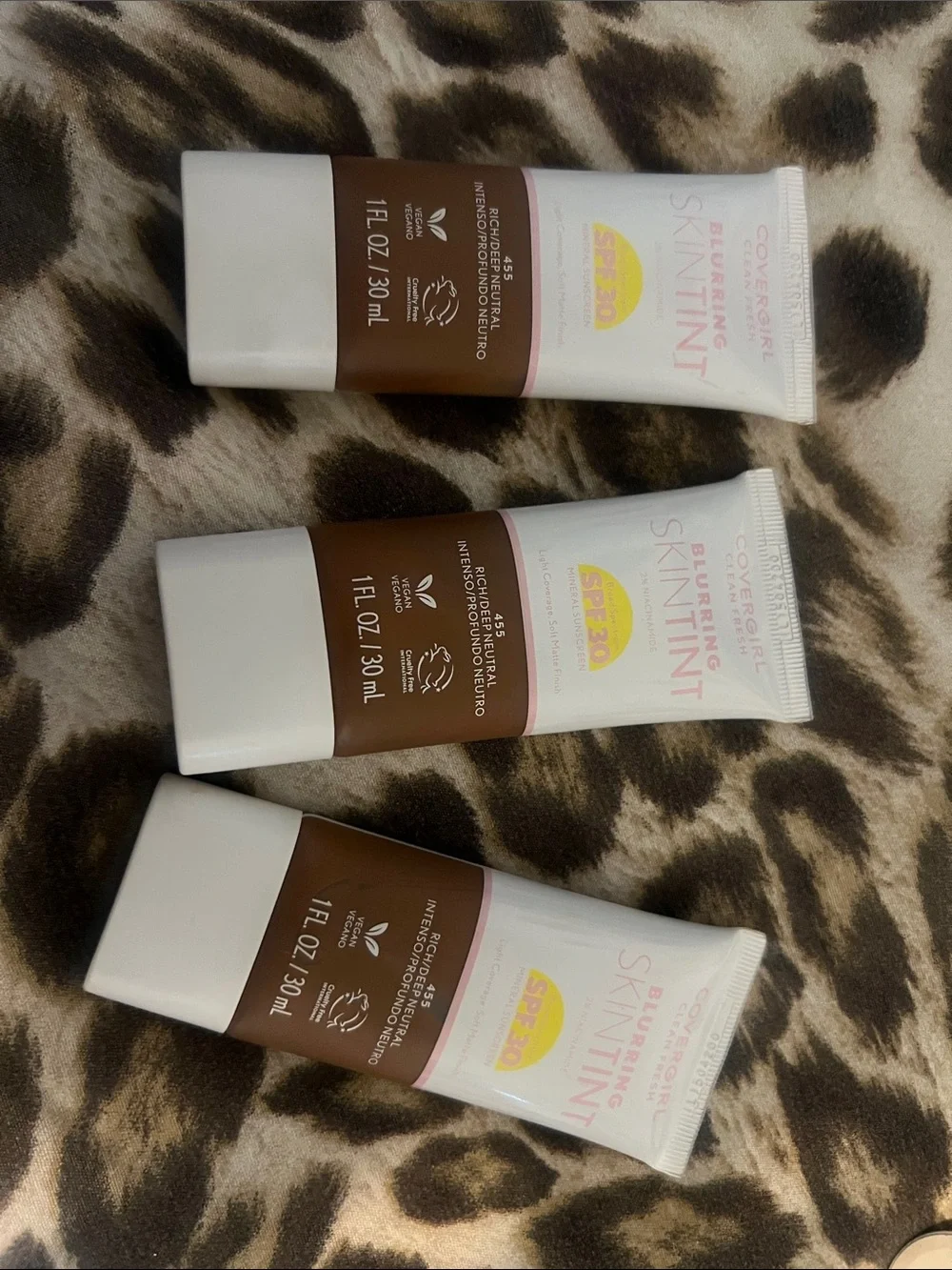 COVERGIRL Blurring Skin Tint SPF 20 - Deep Neutral (Brown & White Packaging)